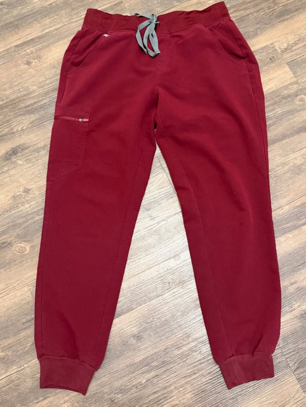 Figs Scrubs Zamora Bottoms (M) in Maroon
